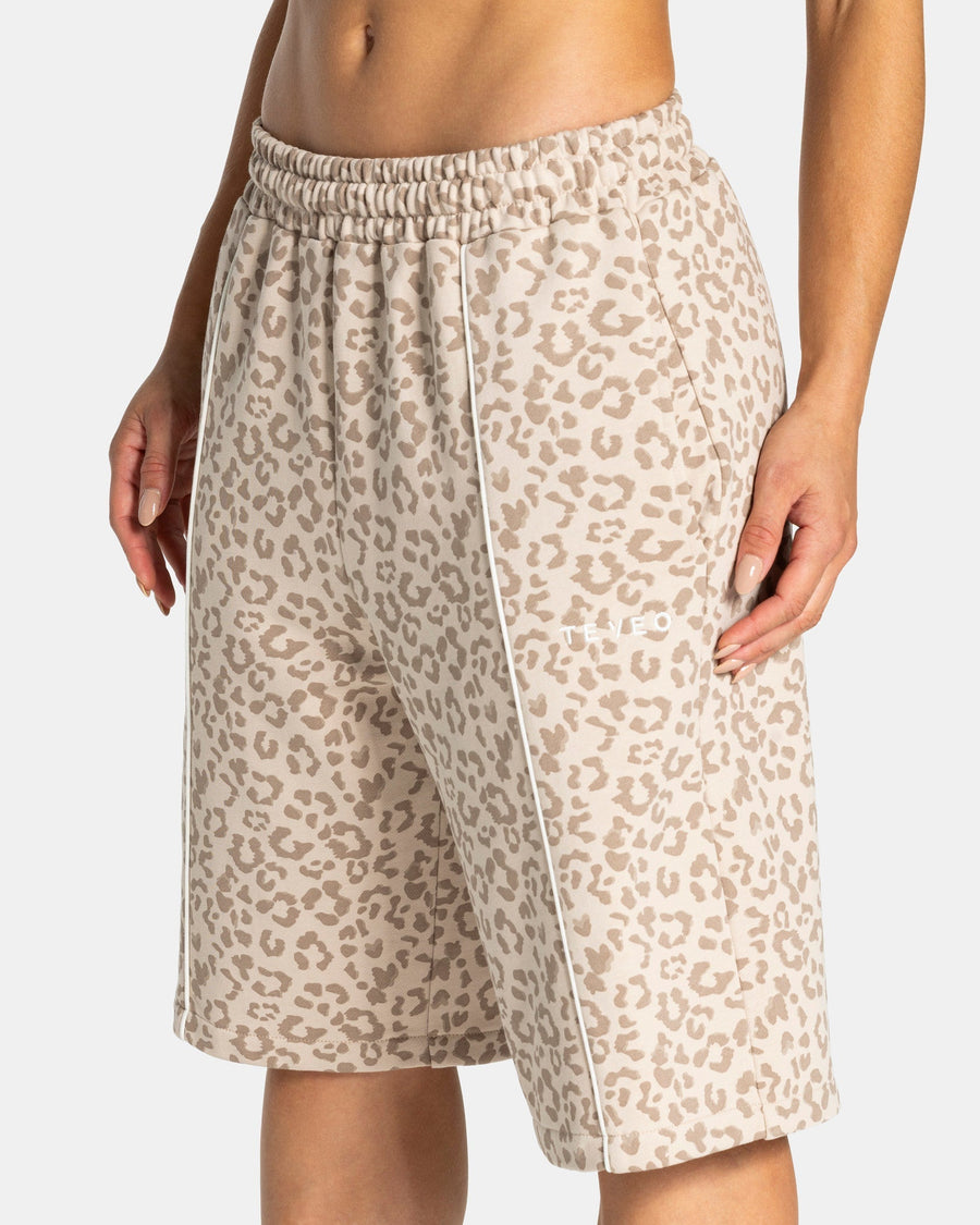 Contrastline Oversized Jorts "Leo Cream"
